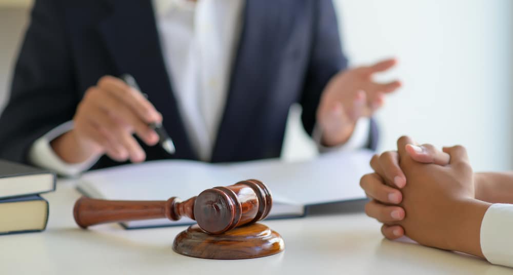 How Do I Find A Criminal Defense Lawyer?